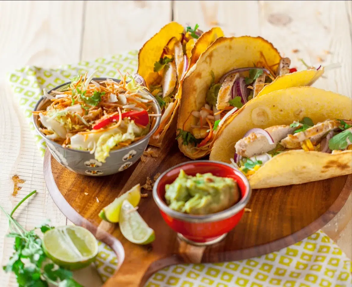Tacos au poulet et crudités